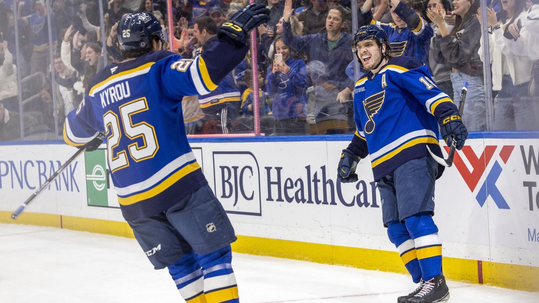 Photos: Blues hunt down the Predators in 7-4 win